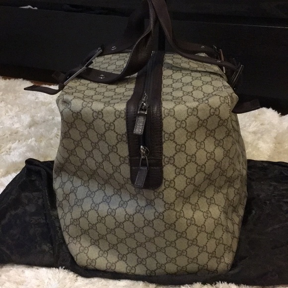 Gucci duffle bag, used only once! - Picture 2 of 8